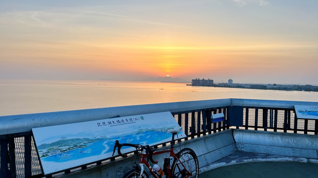 琵琶湖大橋からの日の出